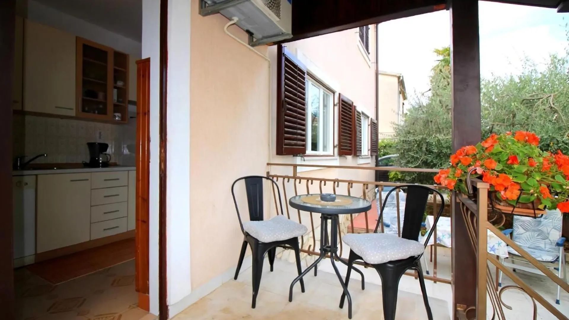 Ferienwohnung Aurora Mit Parkplatz In Strandnaehe Porec Apartment