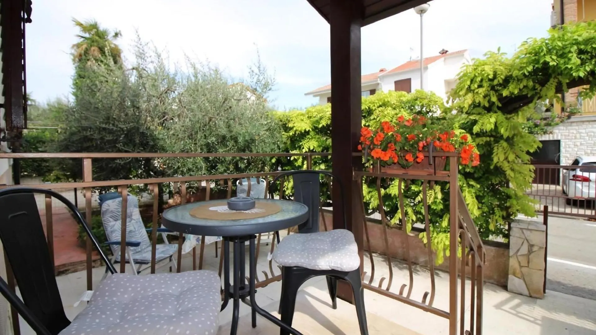 Apartment Ferienwohnung Aurora Mit Parkplatz In Strandnaehe Porec