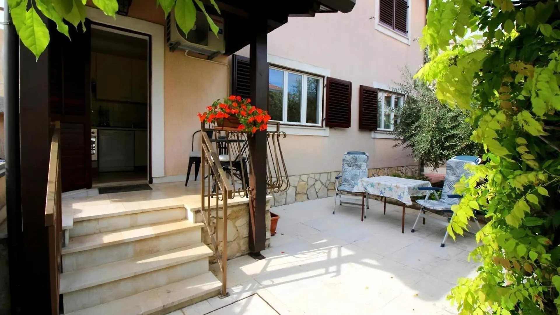Ferienwohnung Aurora Mit Parkplatz In Strandnaehe Porec